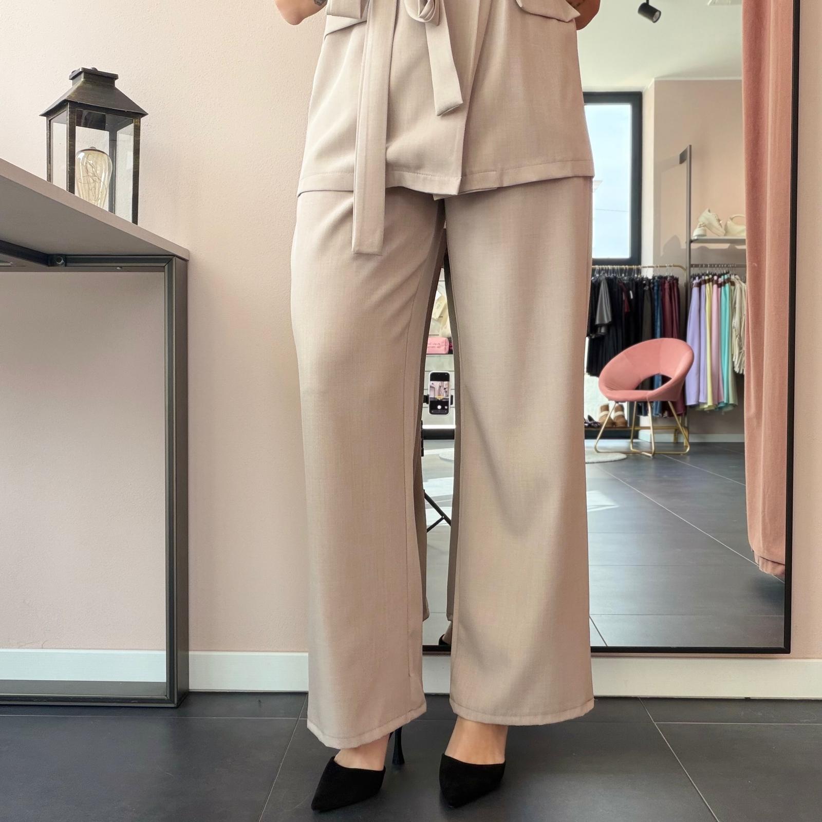 Completo Blazer Smanicato e Pantalone Gamba Larga - immagine 12