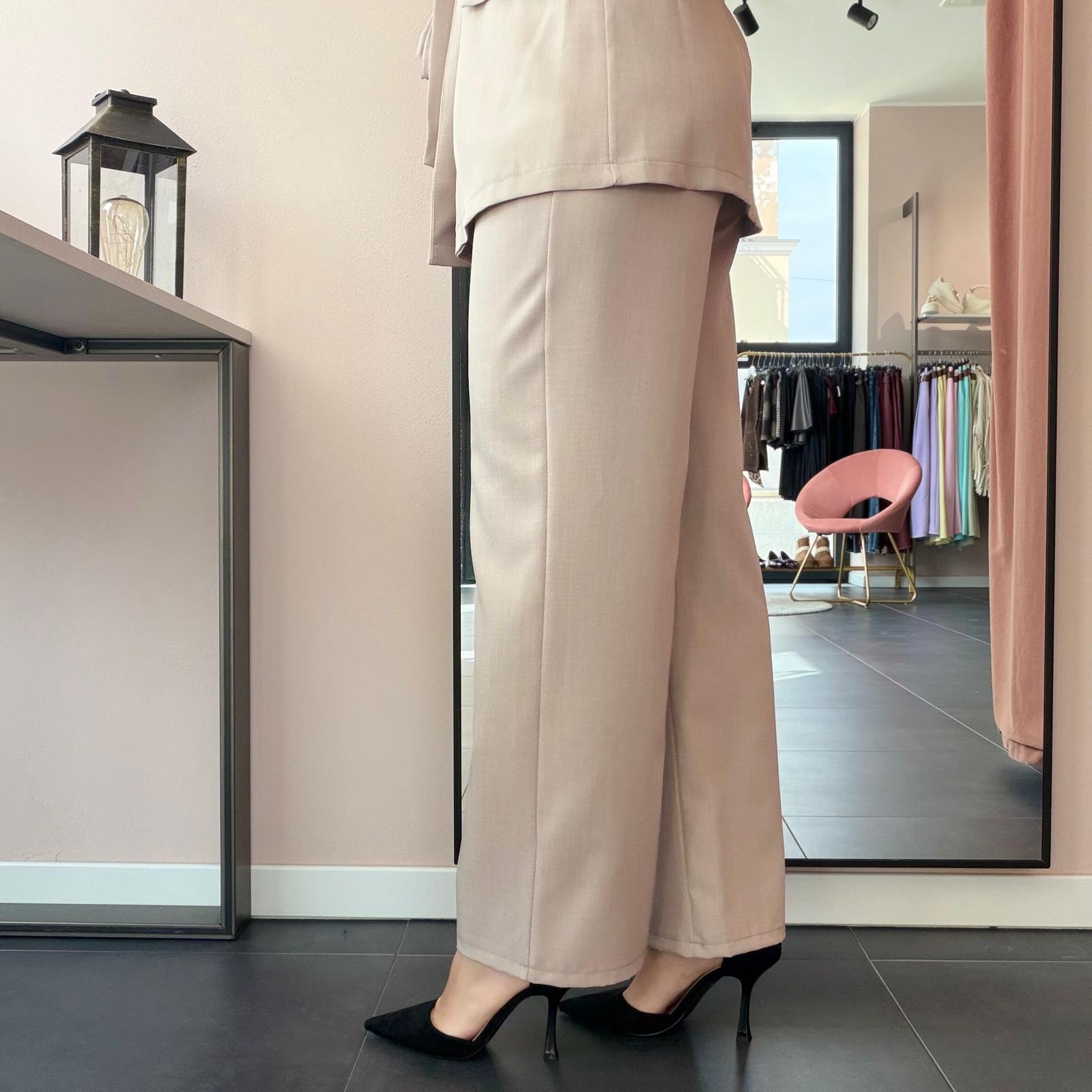 Completo Blazer Smanicato e Pantalone Gamba Larga - immagine 13
